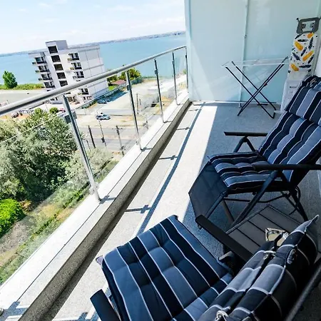 Del Mar Luna - Bychoice Mamaia